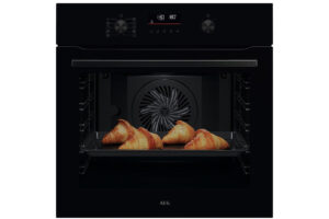 Фурна SurroundCook със SteamBake AEG NBA5P43AK