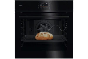 Фурна SurroundCook със SteamBake AEG NBA5P53KAB