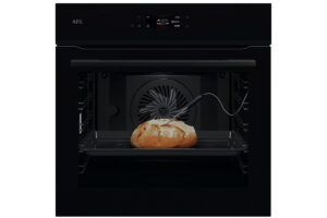 Фурна с AssistedCooking AEG NBE7P631AB